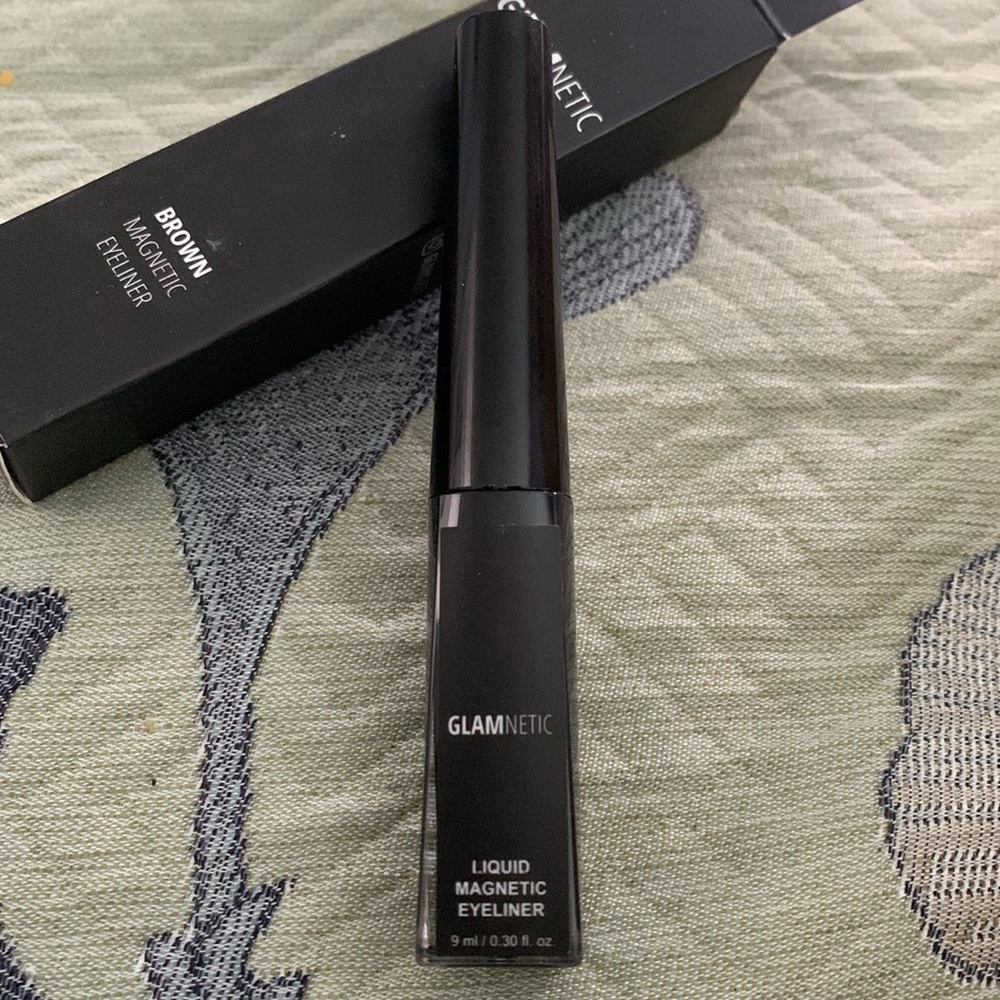 Glamnetic magnetic eyeliner for use with magnetic eyelashes - Picture 2 of 3